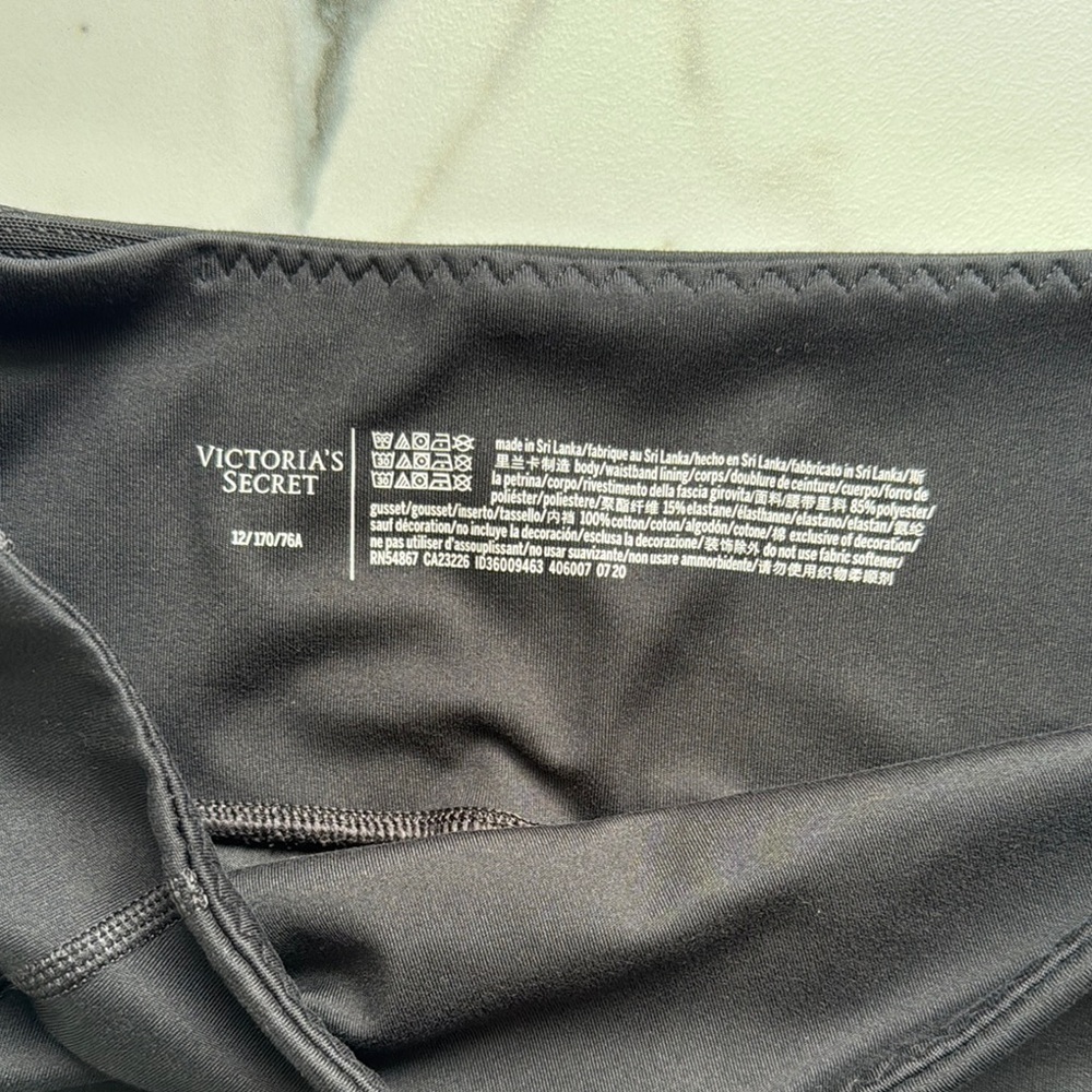Victoria's Secret Full Length Black Leggings with side pockets - Picture 2 of 5
